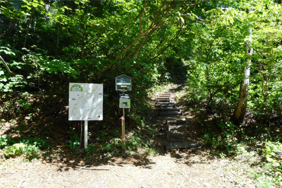 守門岳・栃堀登山口　 　※令和７年度、保久礼駐車場トイレは冬季閉鎖いたしました。
