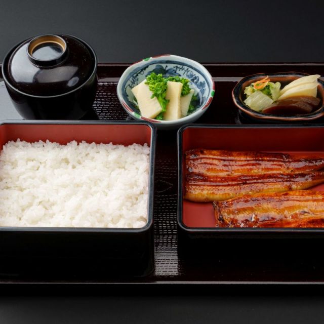 料亭一〆のうな重と咲花温泉佐取館バスツアー
