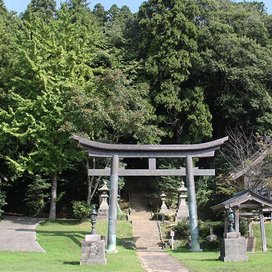 草苅神社能舞台