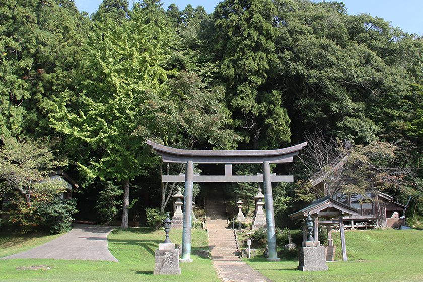 草苅神社能舞台