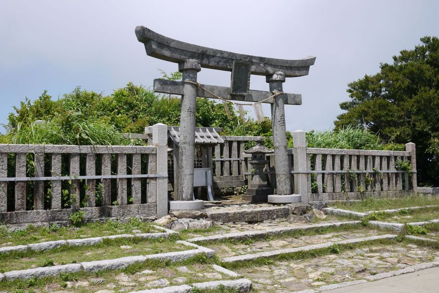彌彦神社 御神廟