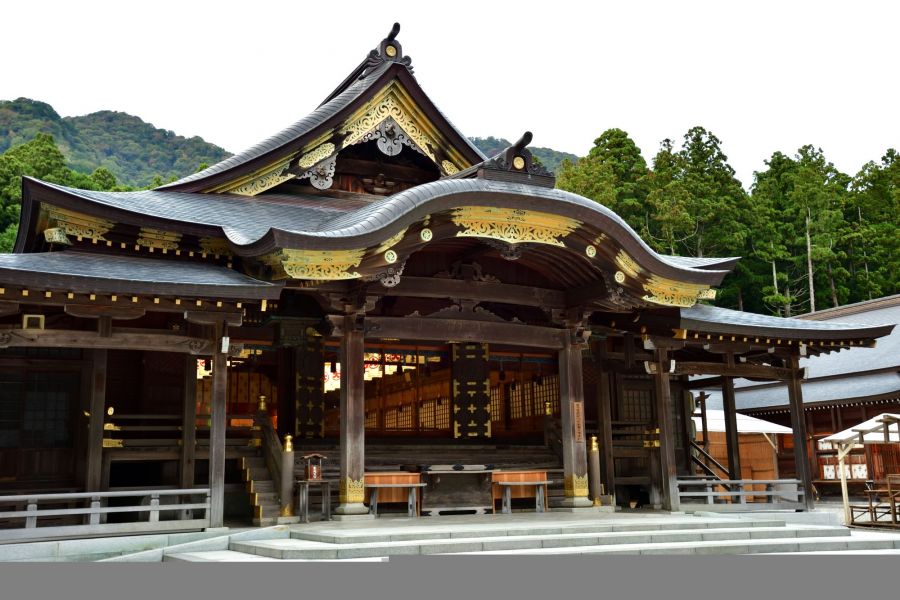 彌彦神社 新潟の観光スポット 公式 新潟県のおすすめ観光 旅行情報 にいがた観光ナビ