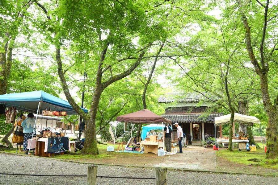 「クラフトフェア in もみじ園」