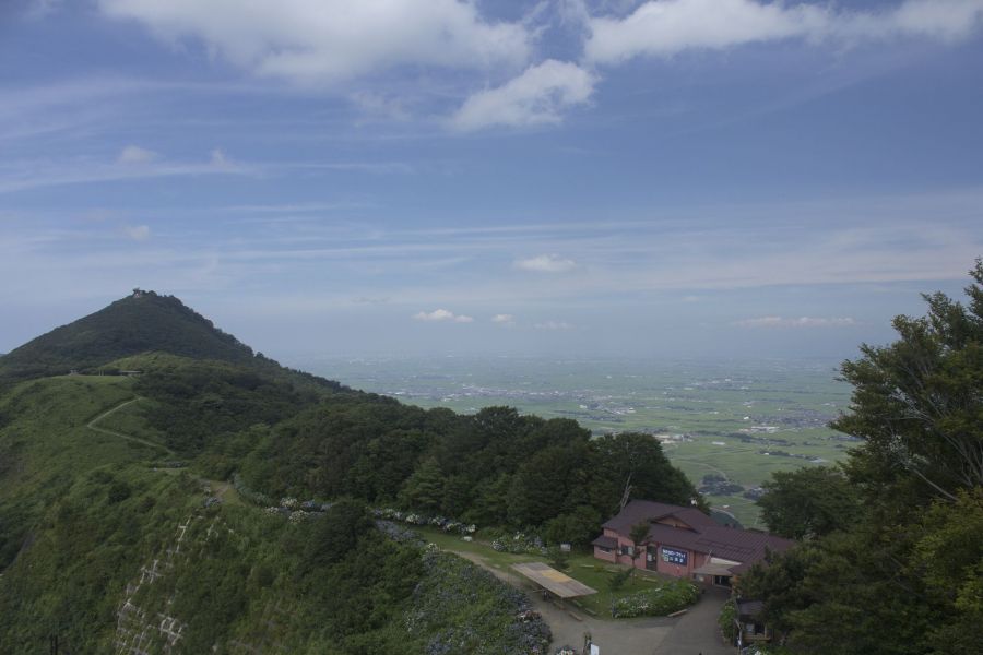 弥彦山九合目にある弥彦山頂公園へ