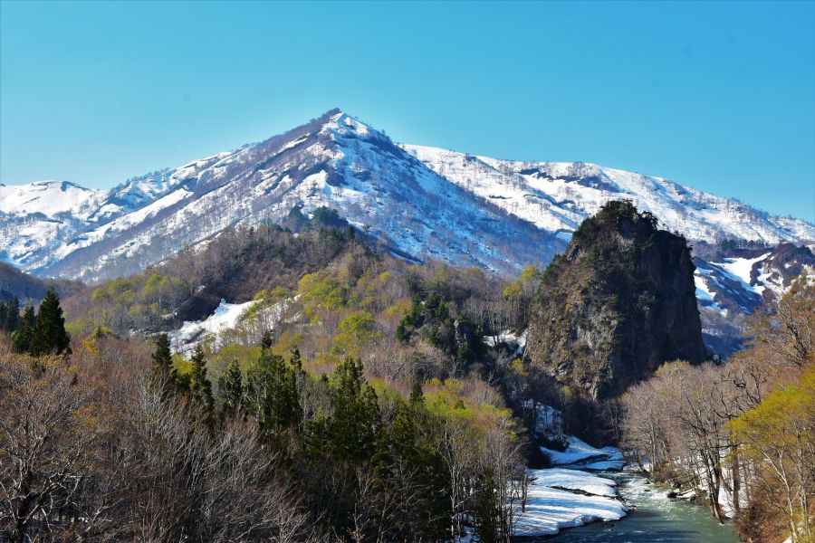 守門岳 新潟の観光スポット 公式 新潟県のおすすめ観光 旅行情報 にいがた観光ナビ