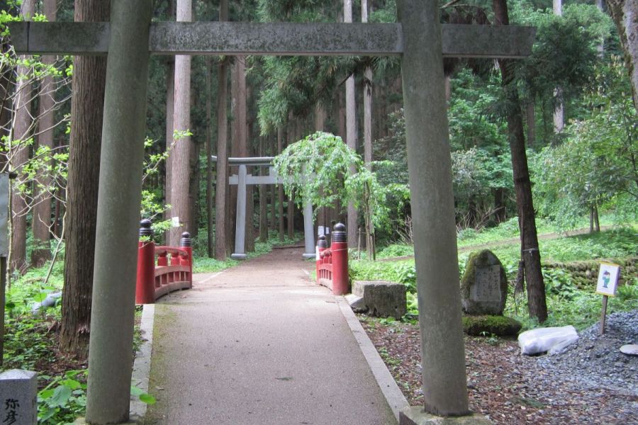 弥彦山・彌彦神社登山口