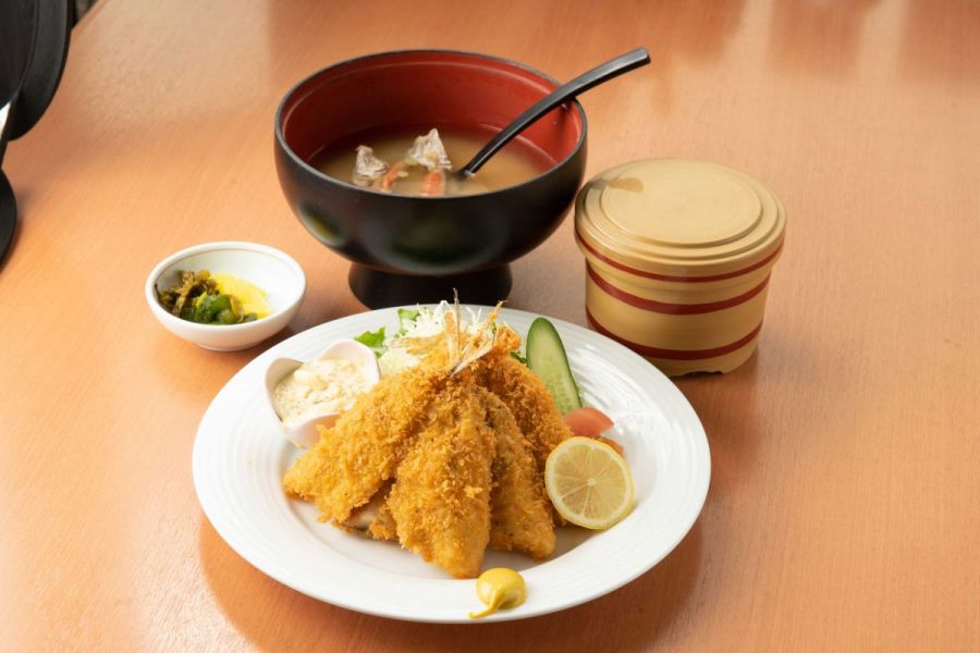 旅館きんぱち「こだわりのアジフライ定食」