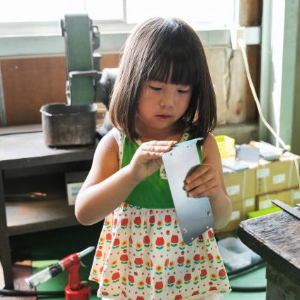 プロに学び、本物の機械に触れる！工場見学＆ミニ台車づくり