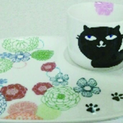 好きな模様のオリジナル食器が完成！手ぶらでポーセラーツ体験