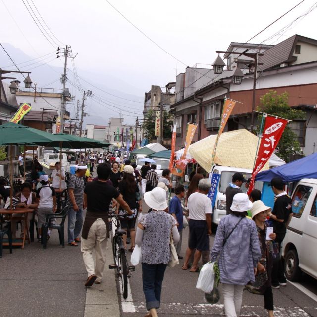 つむぎ通り「軽トラ市」