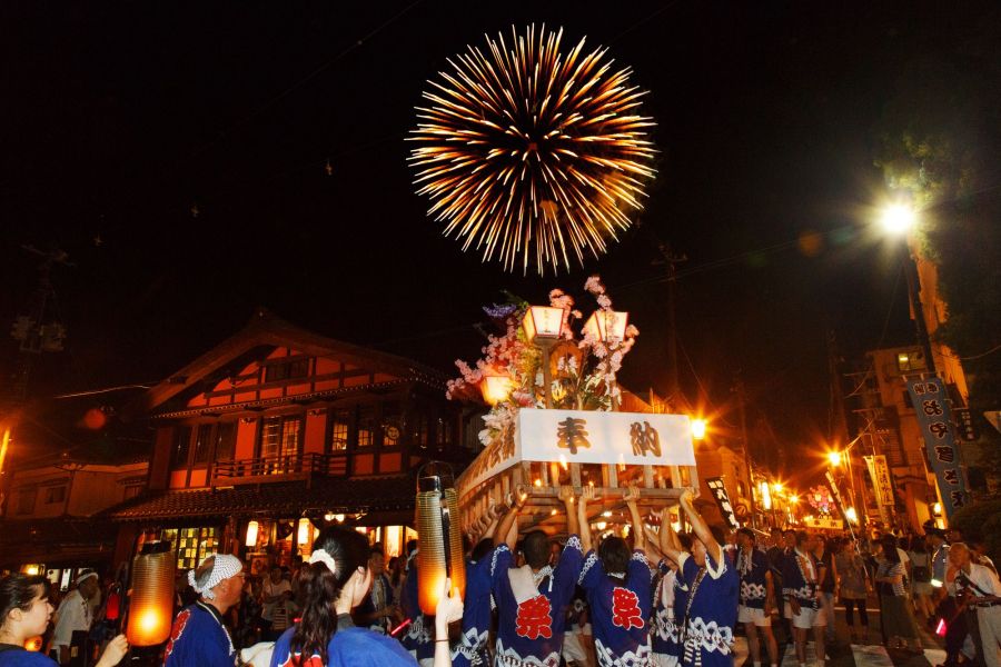 弥彦燈籠まつり奉祝花火大会