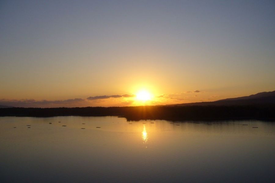 夕日と湖の宿 あおきや