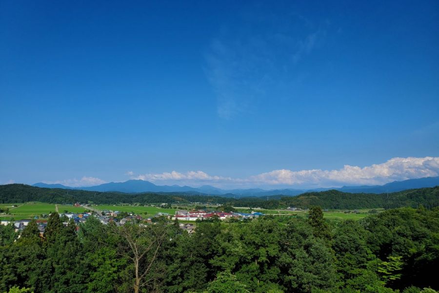 見附市街地と山並み