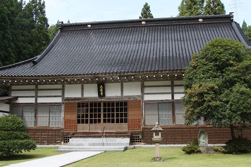 羽茂城主本間家の菩提寺として建立されました。