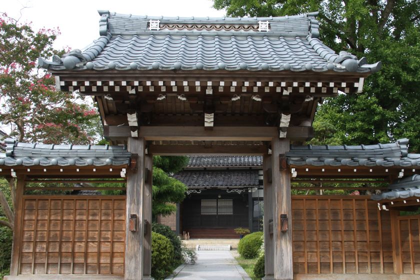 日蓮宗の寺院、山号は法教山。