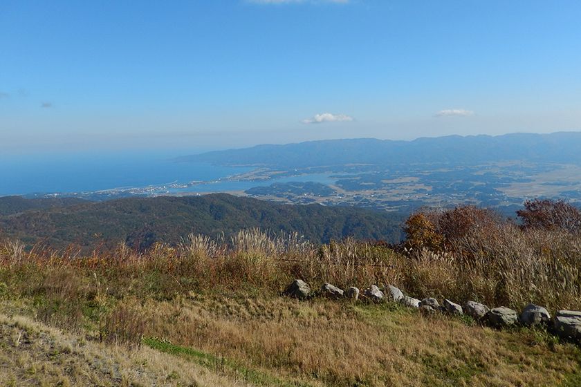 「白雲台」からは天気が良ければ遠く本州まで望むことができます。