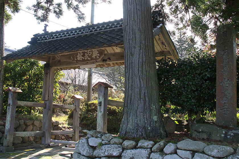 佐渡最初の日蓮宗の寺院、山号は法久山。
