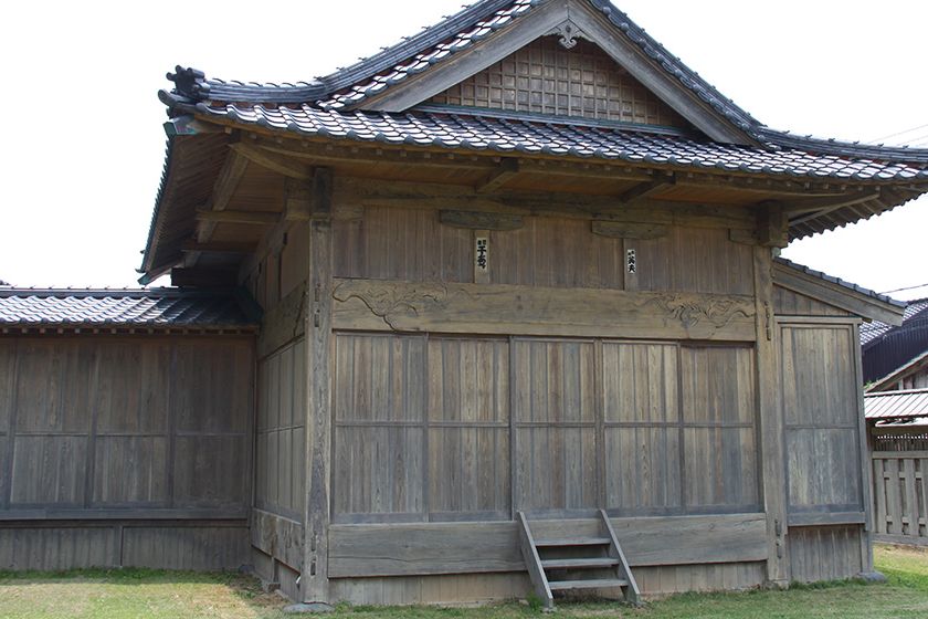 羽茂地区から移築された能舞台。