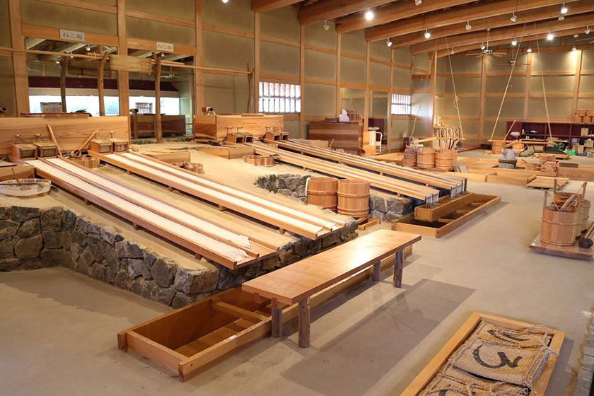 金の精錬工程の一部を体験できる作業場もあります。