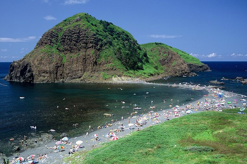 二ツ亀海水浴場へ下りられます。