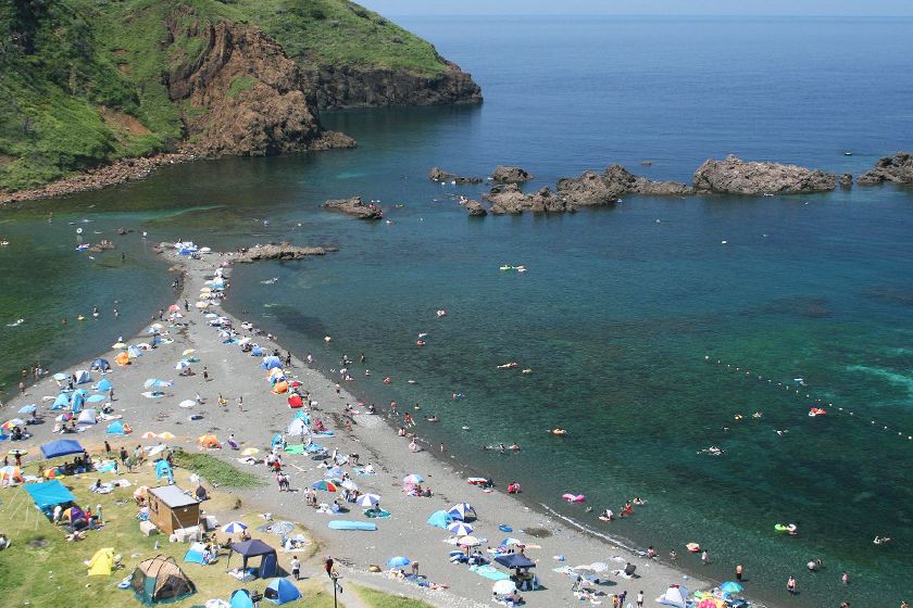 秘境・外海府の海を満喫できる海水浴場です。