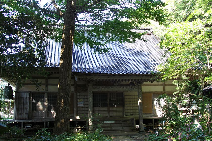 時宗遊行派の寺院、山号は海徳山。