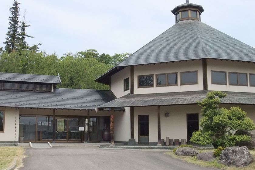 陶芸の島・佐渡のアンテナショップ的存在。