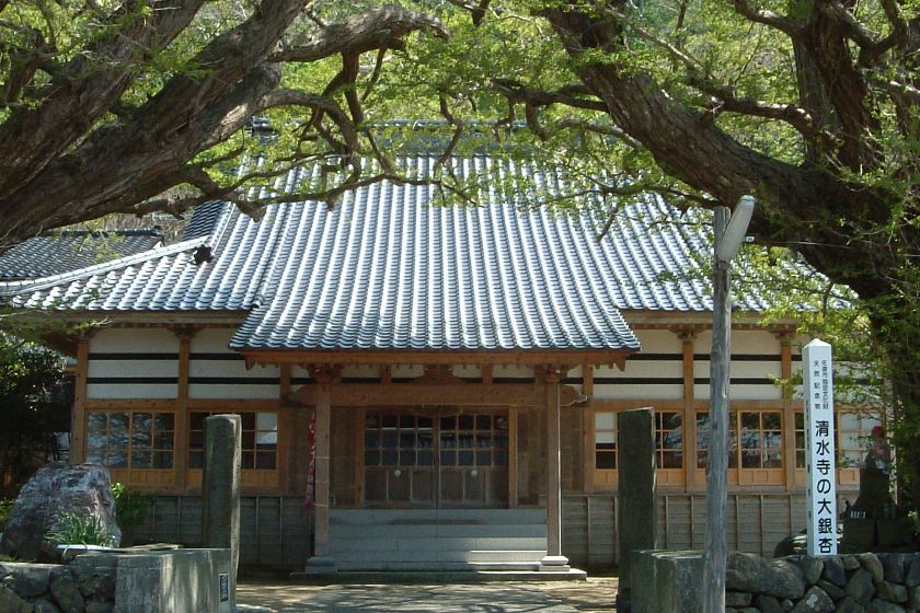 真言宗の寺院、山号は檀特山。