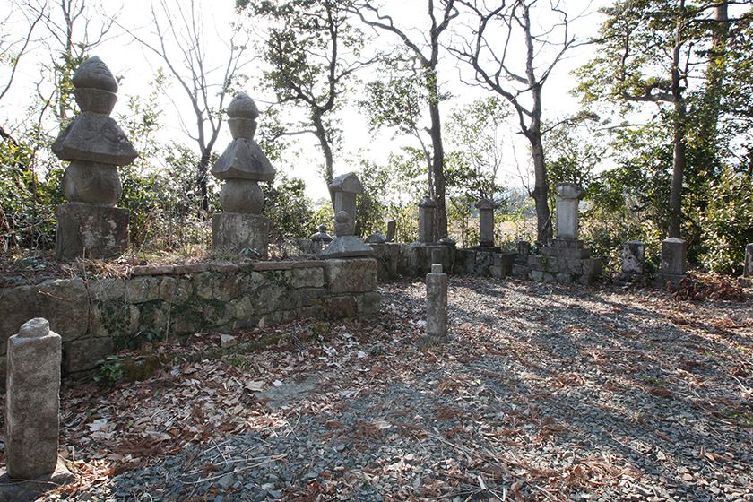 山師・秋田権右衛門家の墓。
