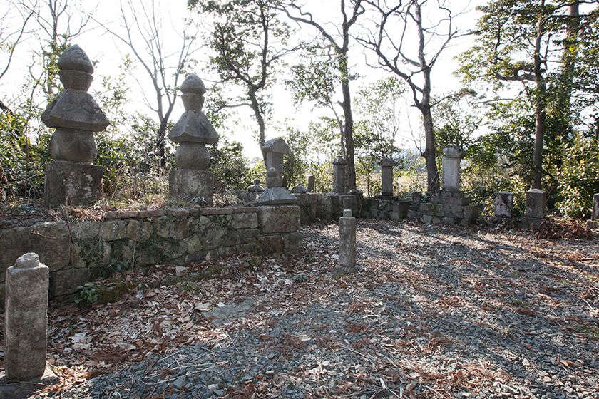 山師・秋田権右衛門家の墓。