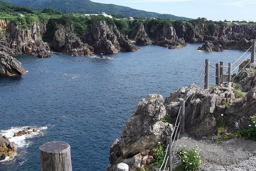 揚島遊園の展望台から尖閣湾を一望できます。