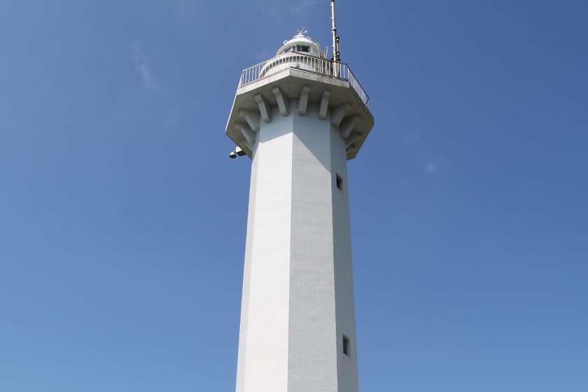 小木港に入る船舶が第1目標にする灯台。