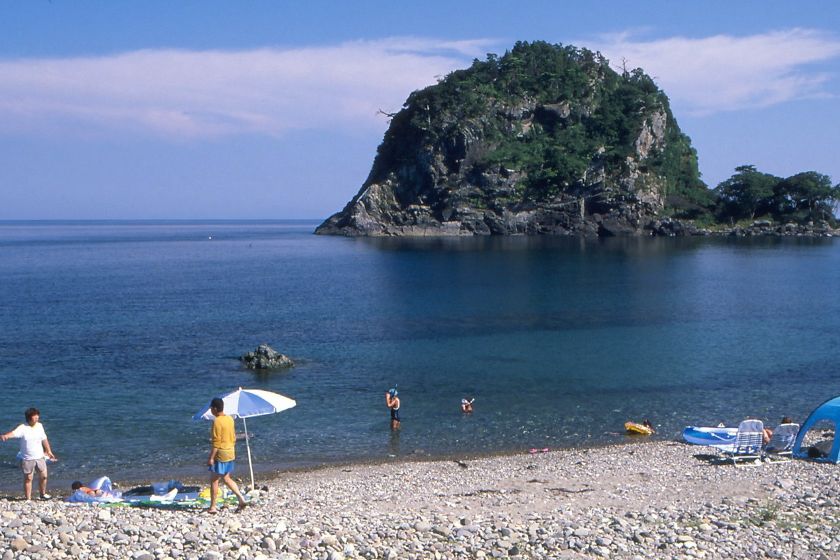 ビーチから望む風島弁天