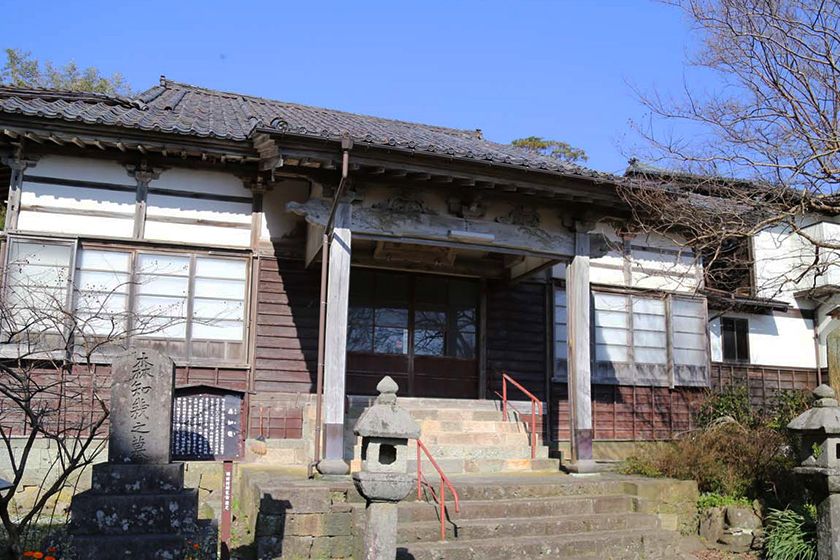 大久保長安が創建した浄土宗の寺院、山号は長栄山
