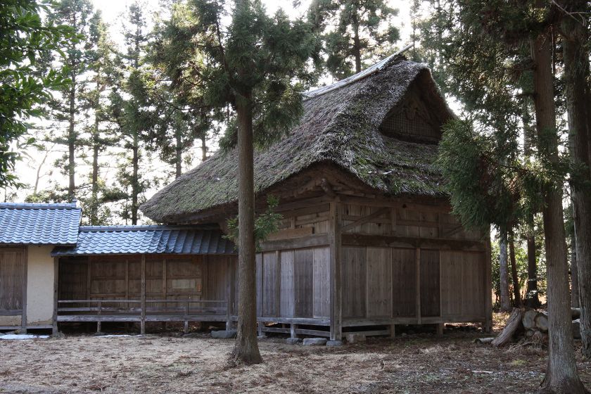 橋掛かりが本舞台と鏡の間をつないでいます。