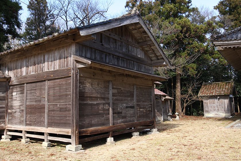 例祭宵宮では、鷺流狂言が奉納されます。