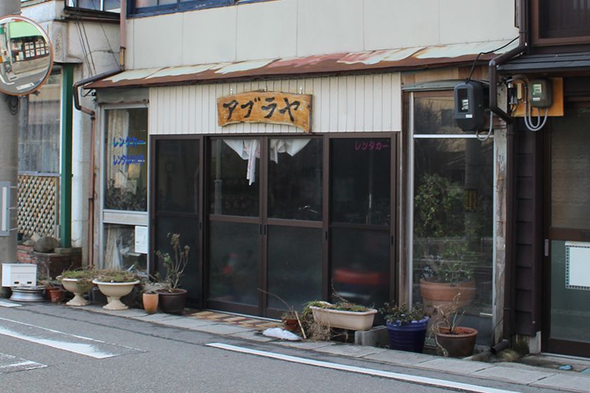 商店街側からの外観