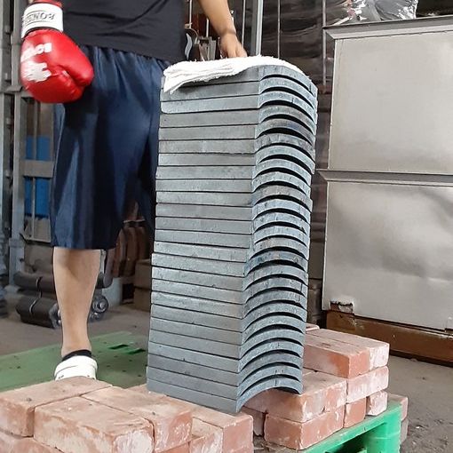 安田瓦を割る体験