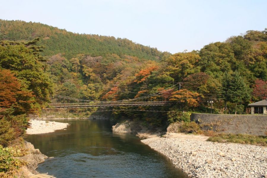 鷹ノ巣吊り橋周辺の紅葉