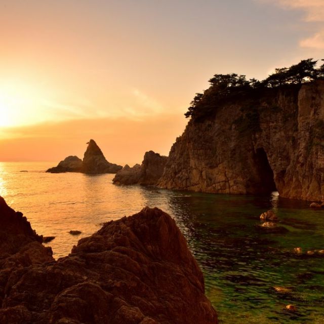 城下町散策と景勝地からの夕日を楽しむ大人旅