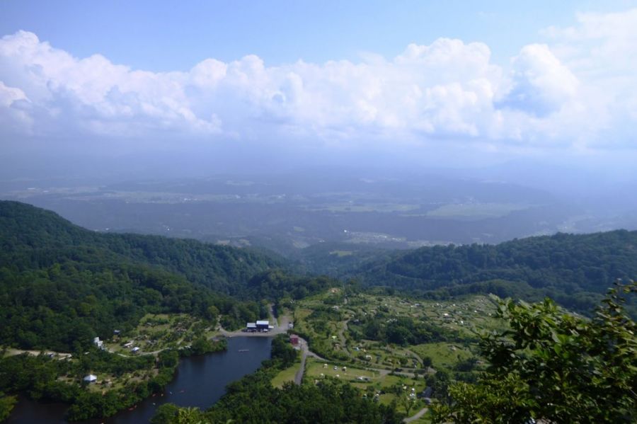 日本最大級の河岸段丘を一望