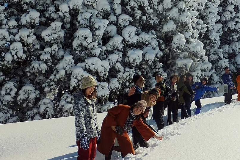 冬の里山をお散歩！大雪原かんじき雪中行軍