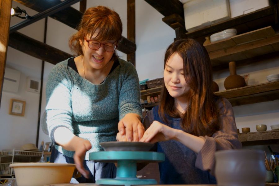 【1日1組＊陶芸体験】160年続く伝統の窯元で初めてでも作りやすい手びねりに挑戦