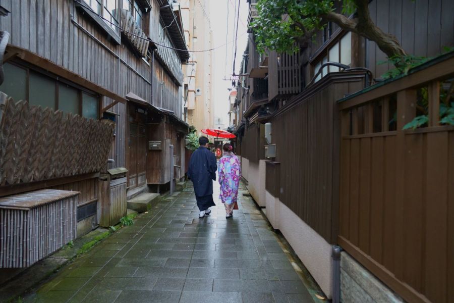 花街情緒の残る古町で着物散策体験