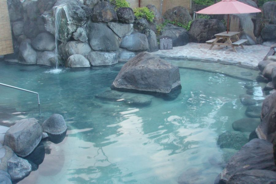赤倉温泉野天風呂 滝の湯 新潟の観光スポット 公式 新潟県のおすすめ観光 旅行情報 にいがた観光ナビ