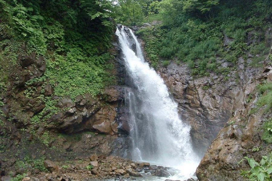 関温泉 不動滝｜新潟の観光スポット｜【公式】新潟県のおすすめ観光 