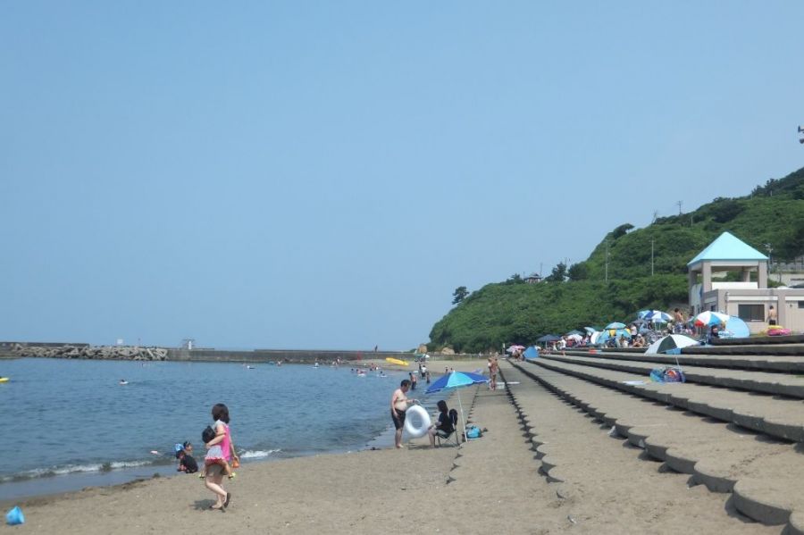 笠島海水浴場 新潟の観光スポット 公式 新潟県のおすすめ観光 旅行情報 にいがた観光ナビ