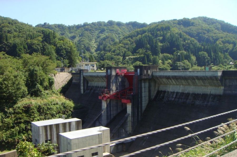 鯖石川ダム