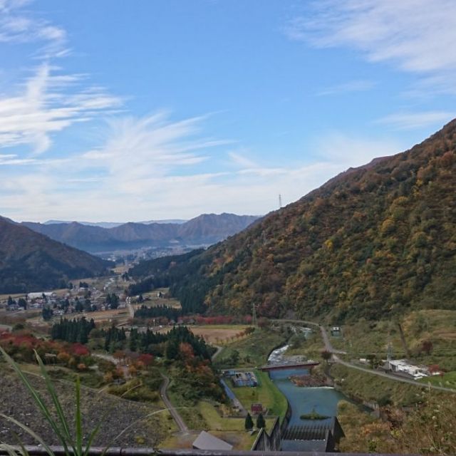 三国川ダムしゃくなげ湖