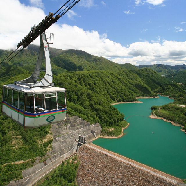 エメラルドグリーンの田代湖